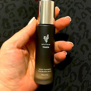 Younique Touch Serum Foundation (organza)